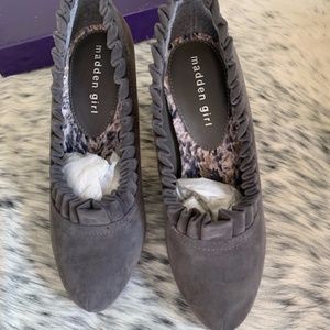 Grey pumps size 7